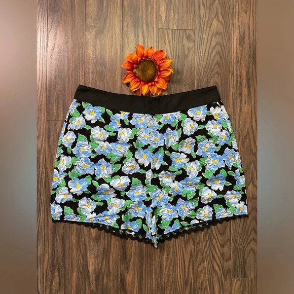 🦋B2G1🦋UNIQUE VINTAGE Blue Retro Floral Scalloped High Waisted Shorts NWOT - Picture 1 of 8